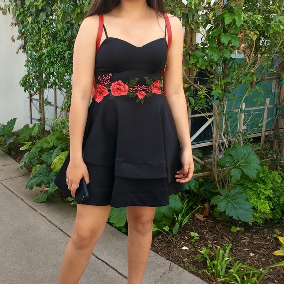 B. Smart Black Red Floral Party Graduation dress 1 - Picture 3 of 7